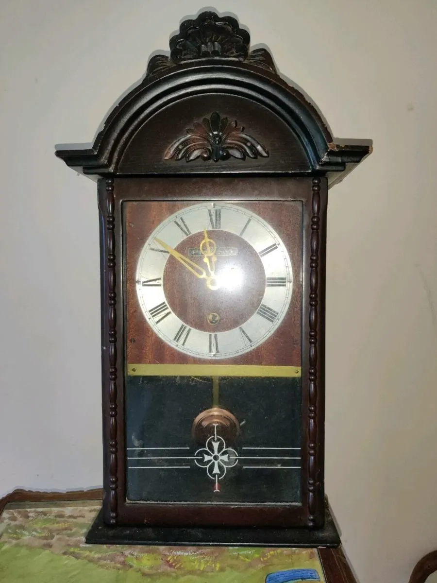 LARGE EDWARDIAN MAHOGANY, Working Wall Clock ! - Image 3