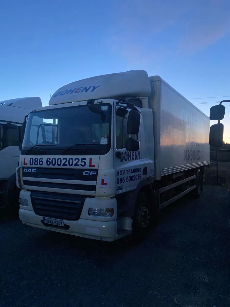 2010 DAF CF 85-360 24ft Box lorry