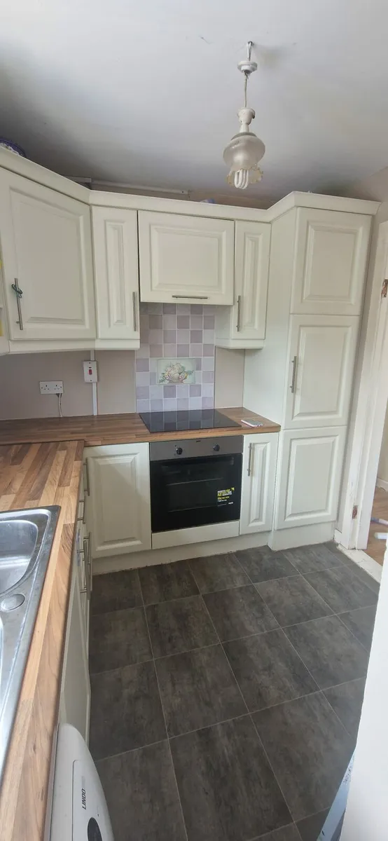 Entire Kitchen - Image 2