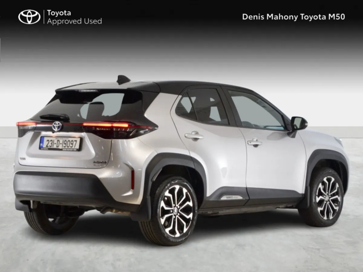 Toyota Yaris Cross Hybrid Luna Sport Auto - Image 2