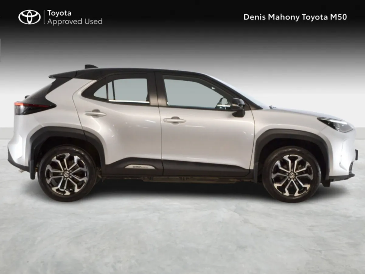 Toyota Yaris Cross Hybrid Luna Sport Auto - Image 3