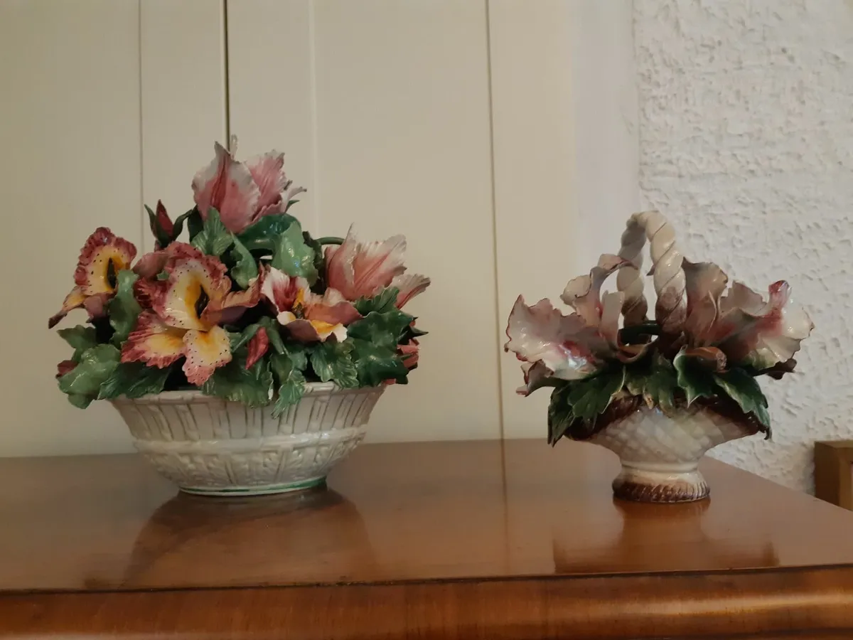 Mid Century Capodimonte Floral Centerpiece. - Image 2