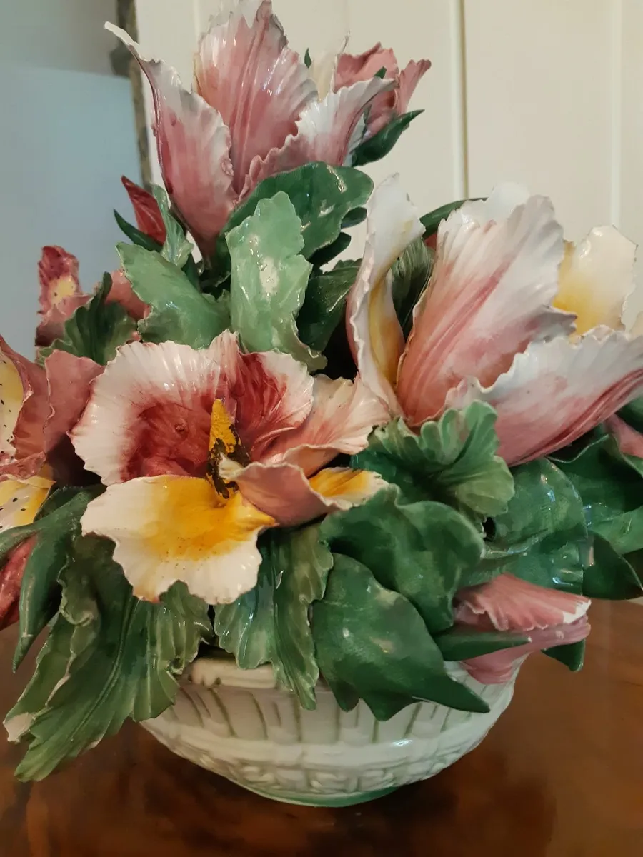 Mid Century Capodimonte Floral Centerpiece. - Image 3