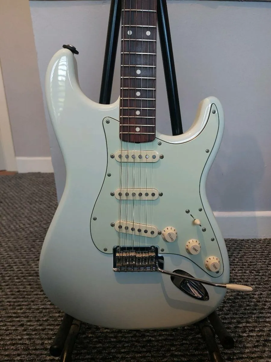 Fender Classic player 60s stratocaster - Image 1