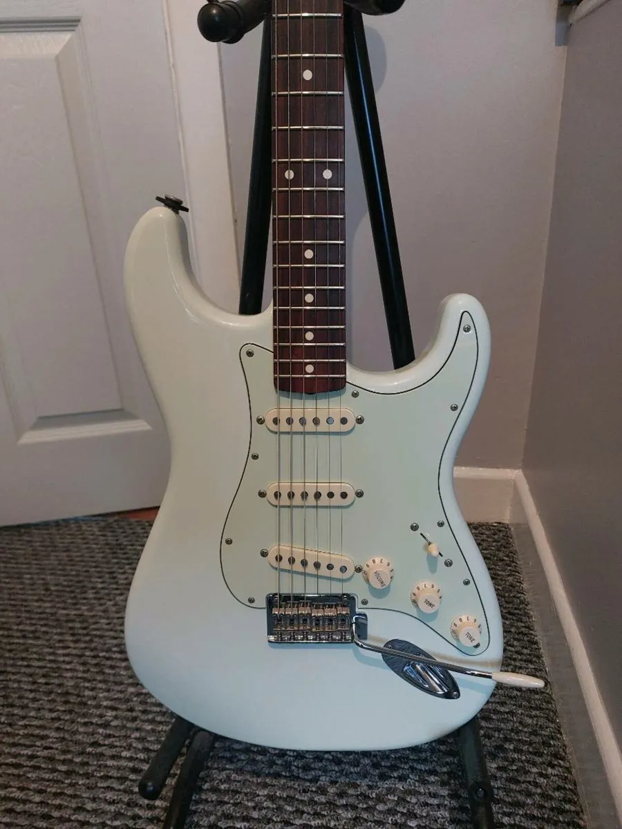 Fender Classic player 60s stratocaster - Image 3