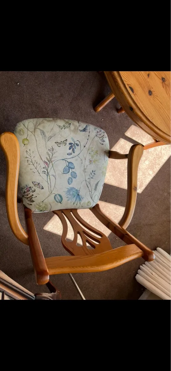 Dining table and chairs - Image 3
