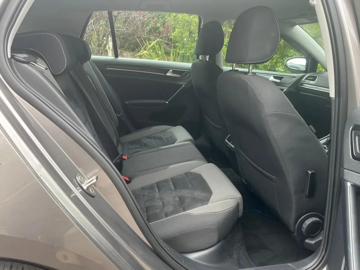Volkswagen Golf Highline  Huge Spec  Exceptional ! - Image 2