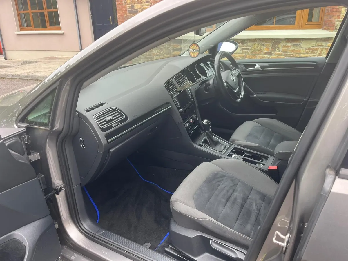 Volkswagen Golf Highline  Huge Spec  Exceptional ! - Image 3