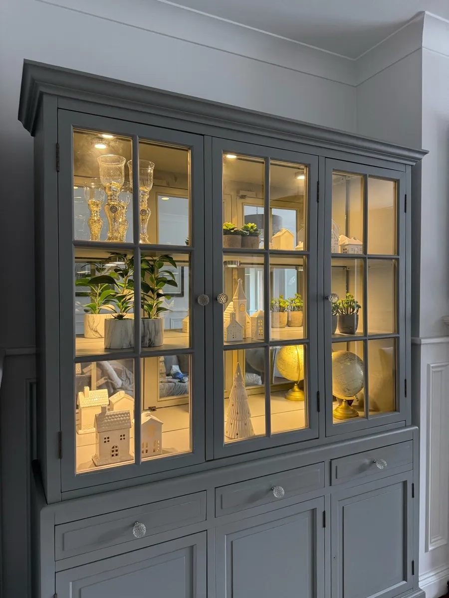 Living room cabinet - Image 1