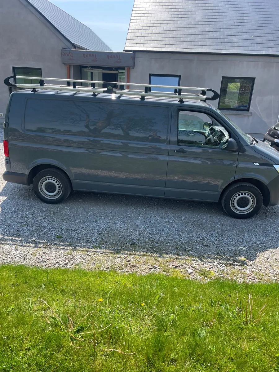 Volkswagen Transporter 2021 - Image 2