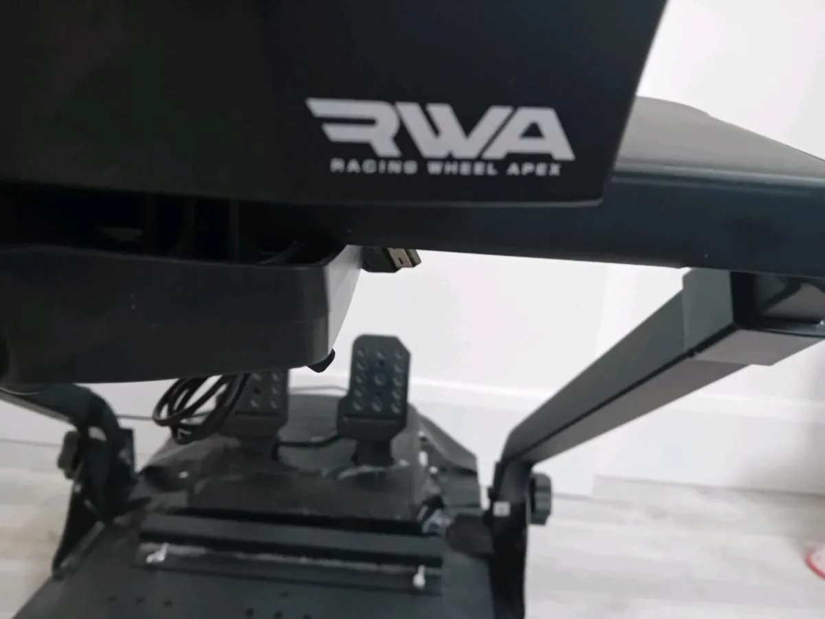 PS4 Steering wheel, pedals and stand - Image 3