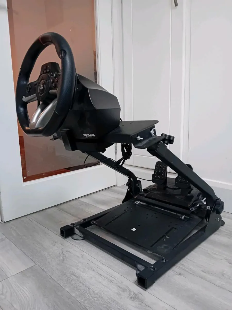 PS4 Steering wheel, pedals and stand - Image 1