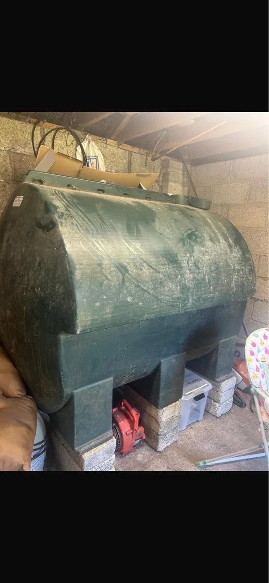 Oil tank - Image 1