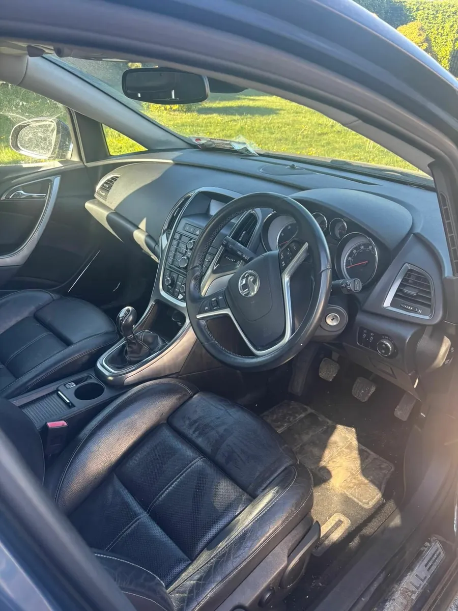 Vauxhall Astra 2011 - Image 1
