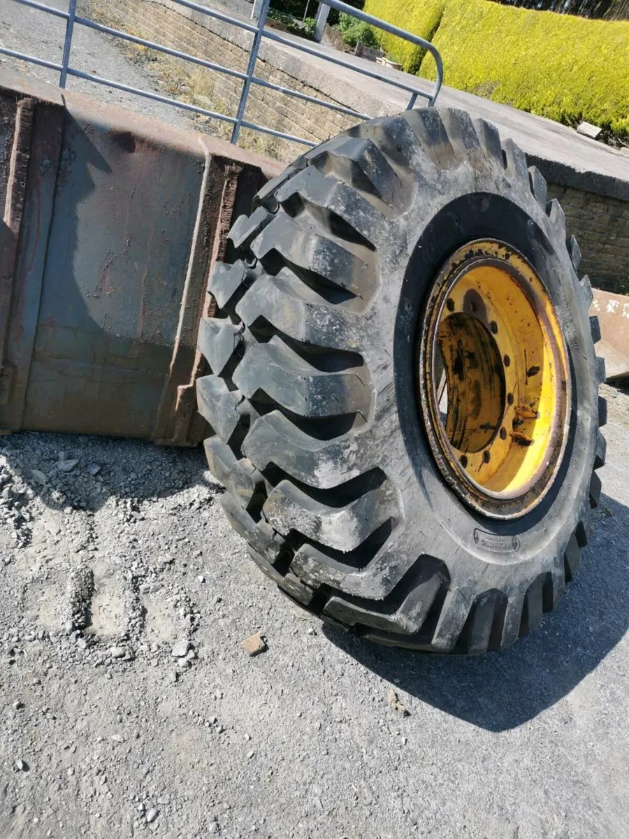 Loader/ dumper /crane wheel - Image 1