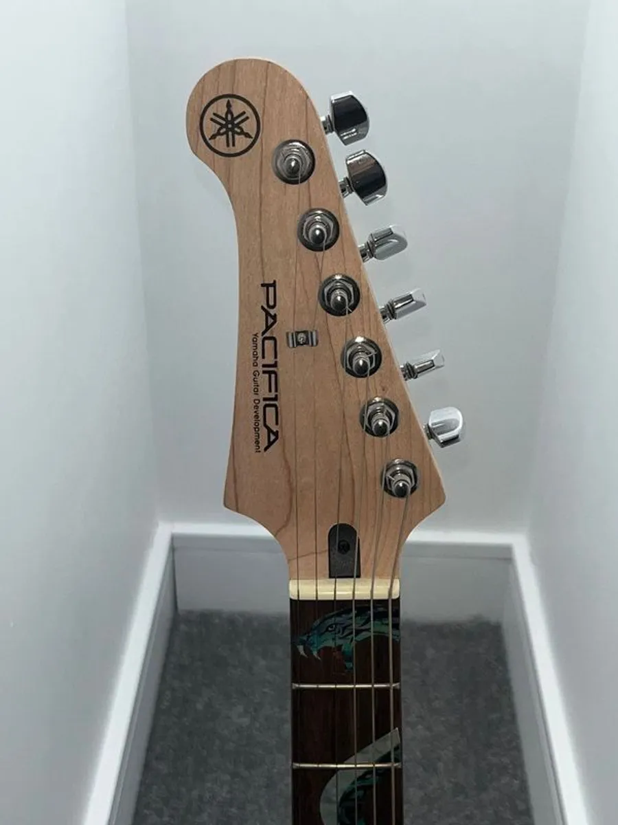 electric guitar - Image 4