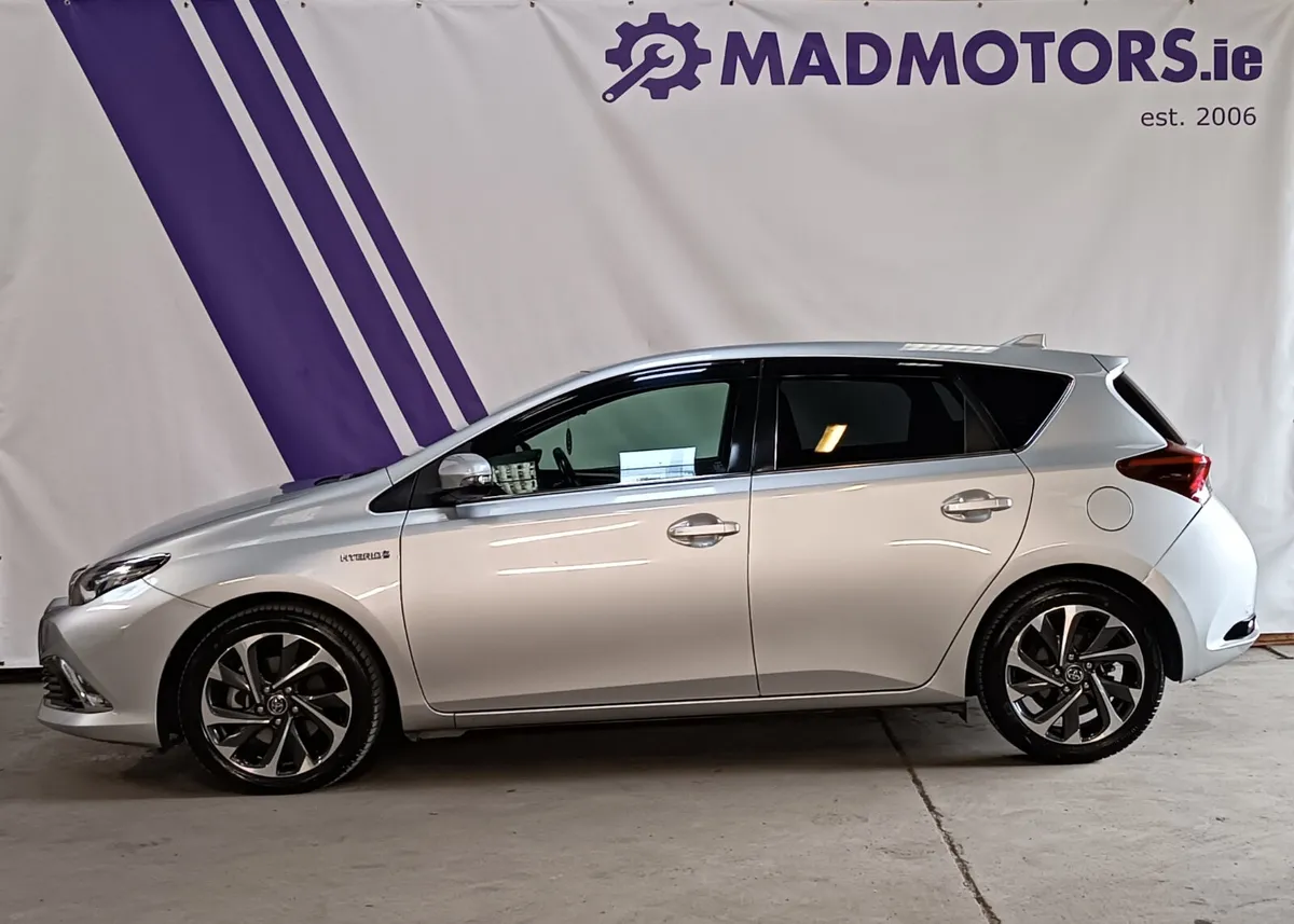 171 Toyota Auris 1.8 Petrol Hybrid Auto TAX & NCT - Image 4