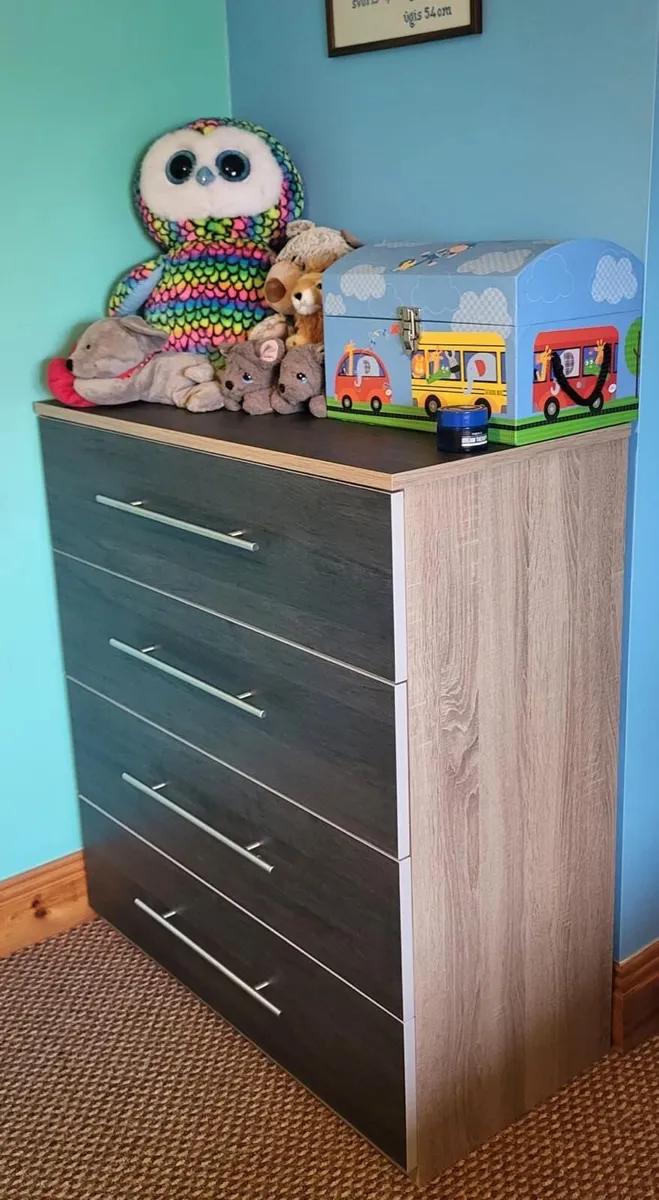 Chest of drawers - Image 1