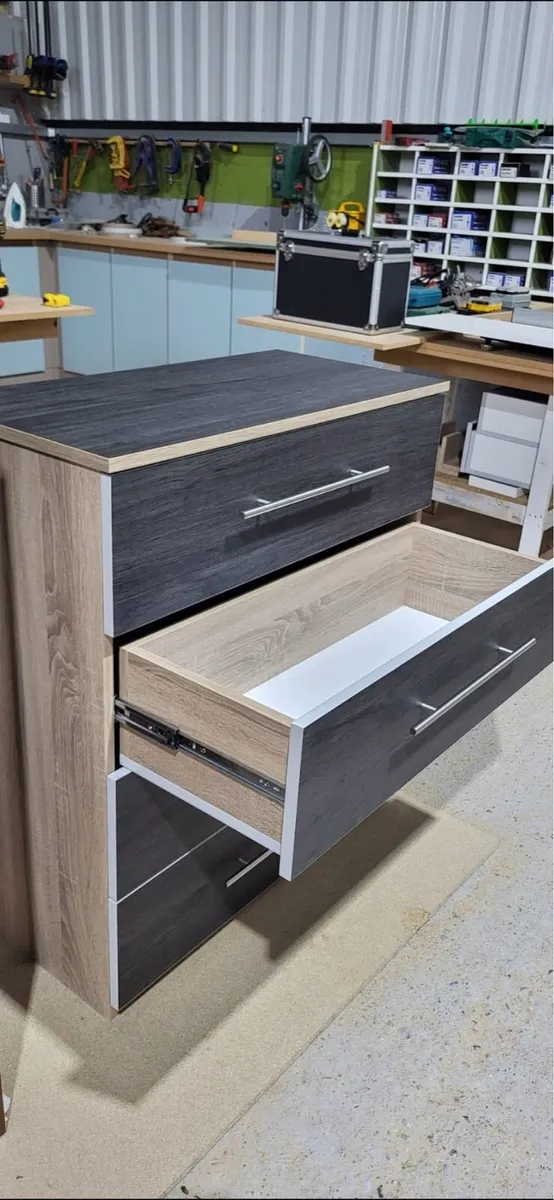 Chest of drawers - Image 2
