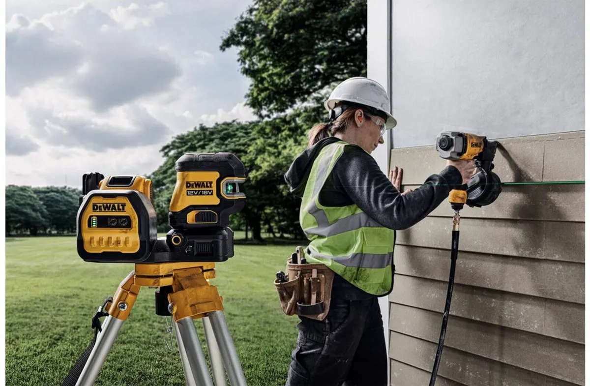 DeWALT 12V-18V 5 Spot & Cross Green Beam Laser - Image 4