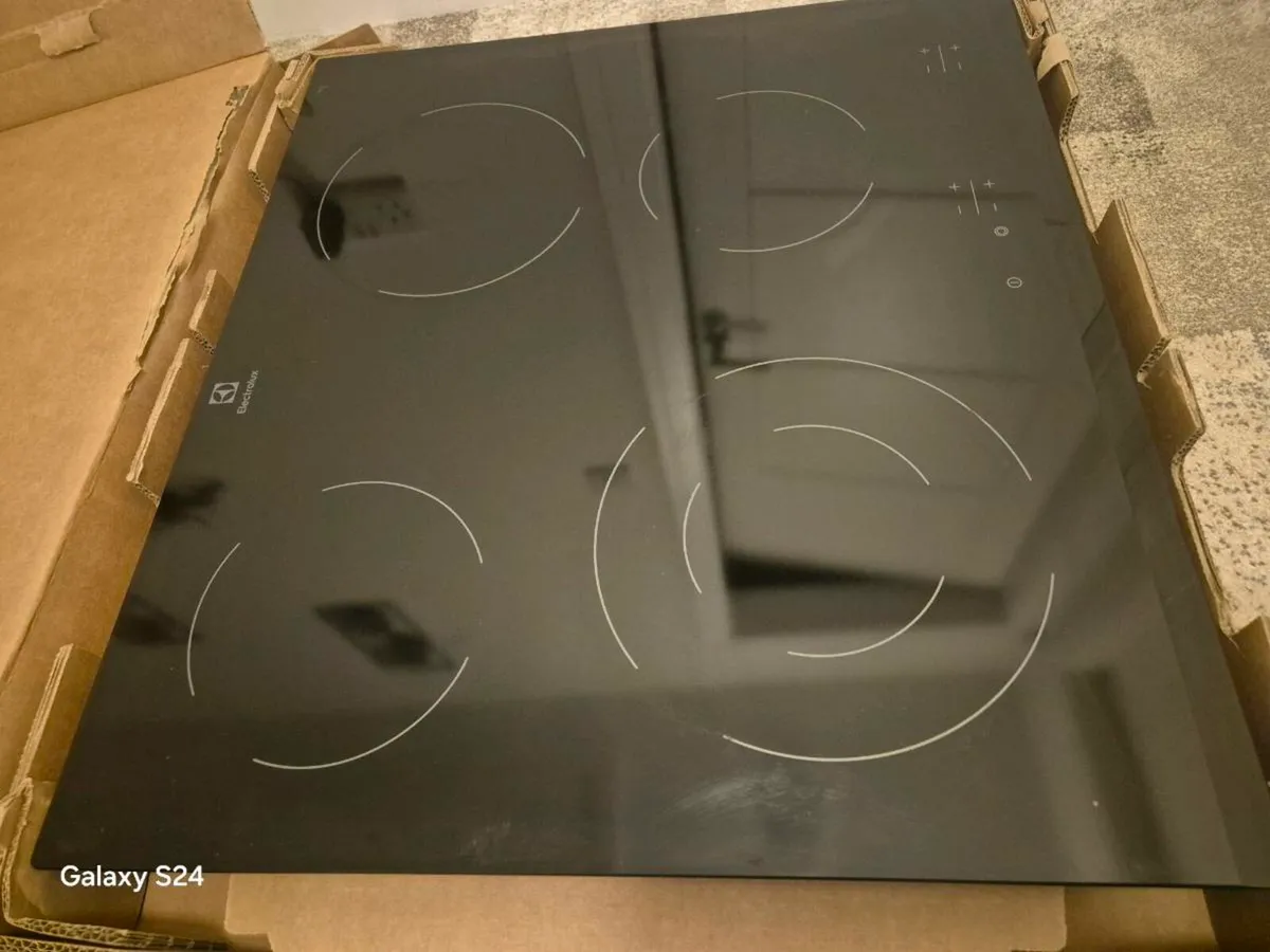 hob and oven - Image 1