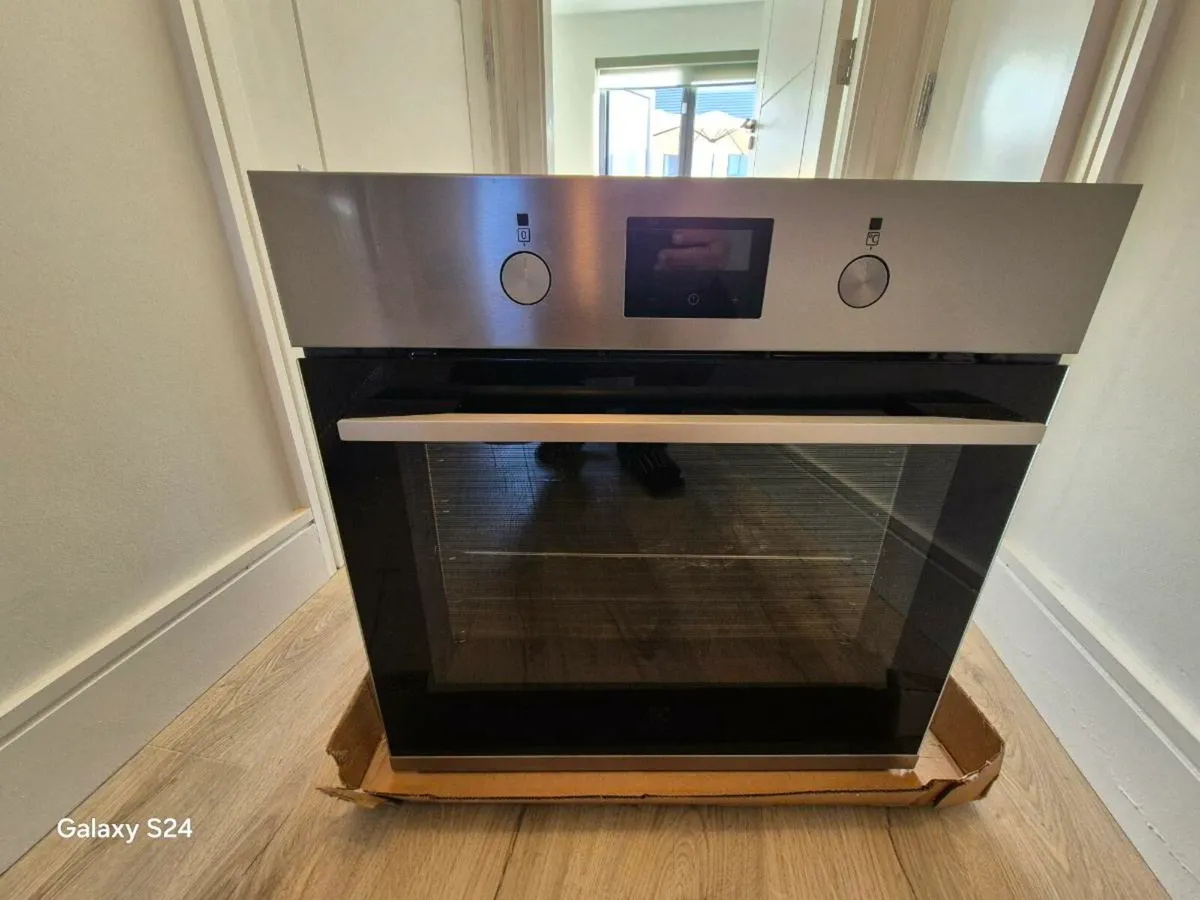 hob and oven - Image 4