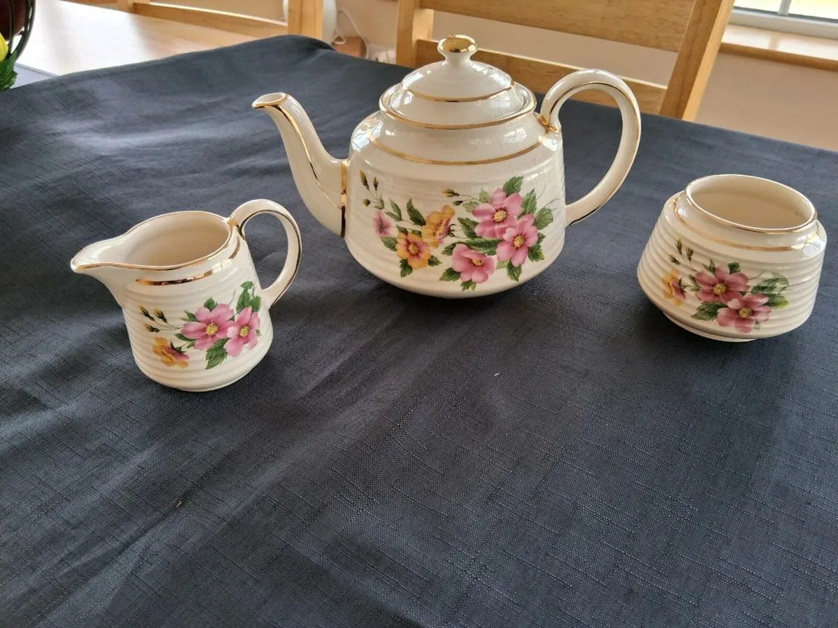 Sadler Teapot, milk jug & sugar bowl - Image 1