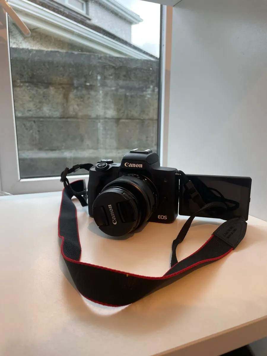 Canon EOS M50 + 15-45mm f3.5-6.3 IS STM - Image 1