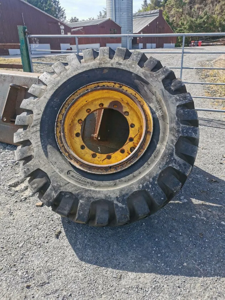 Loader/ dumper /crane wheel - Image 1