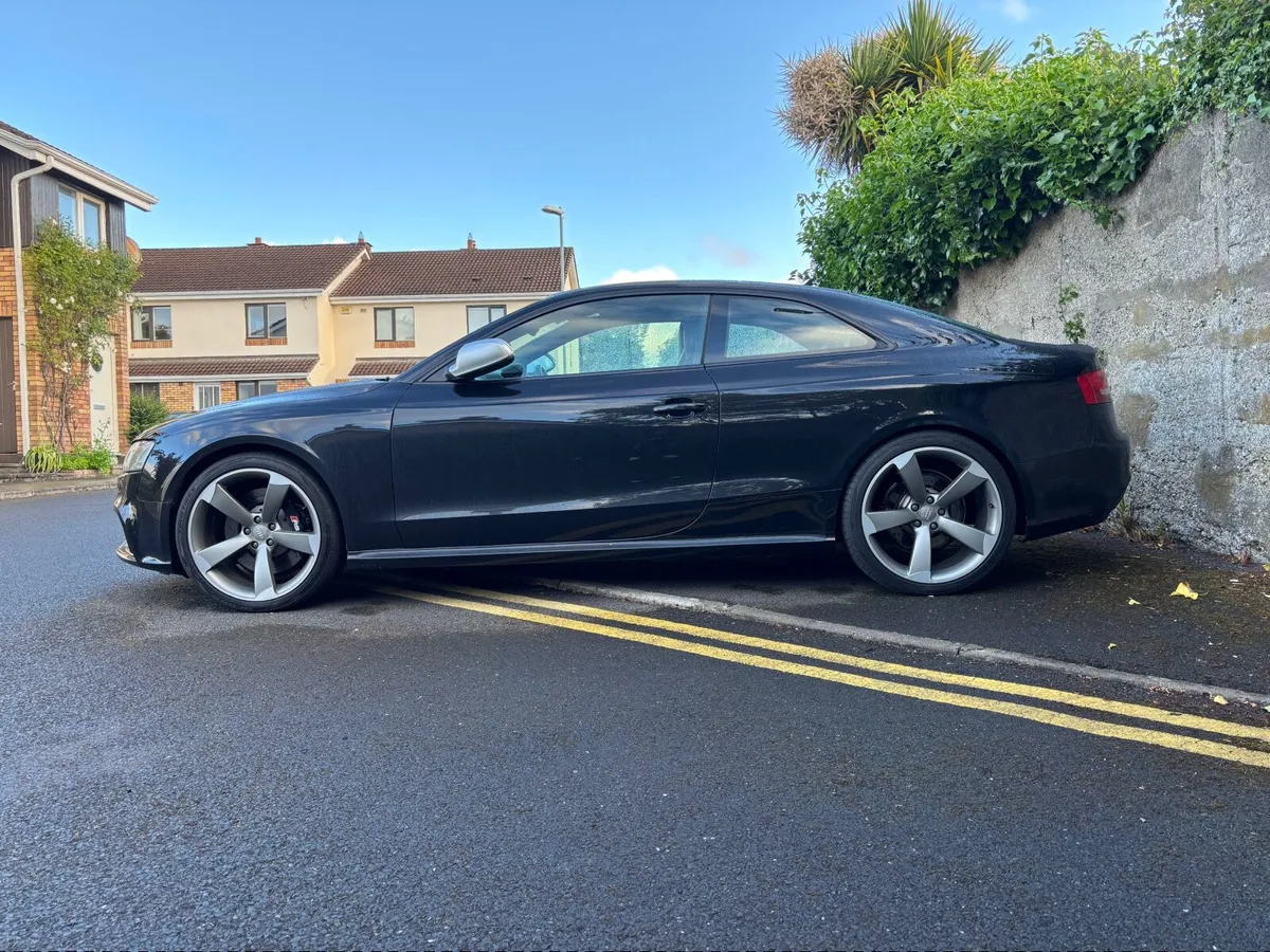 Audi RS5 2011 - Image 1