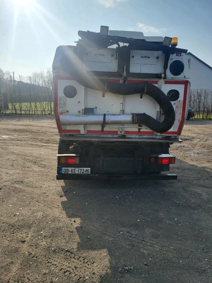 Iveco eurocargo Road sweeper - Image 3