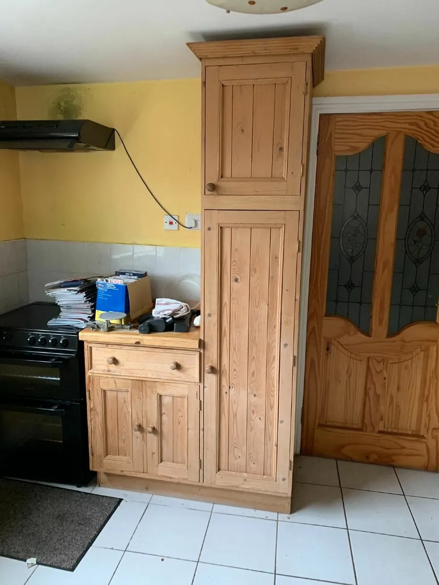Collection of furniture - Image 1