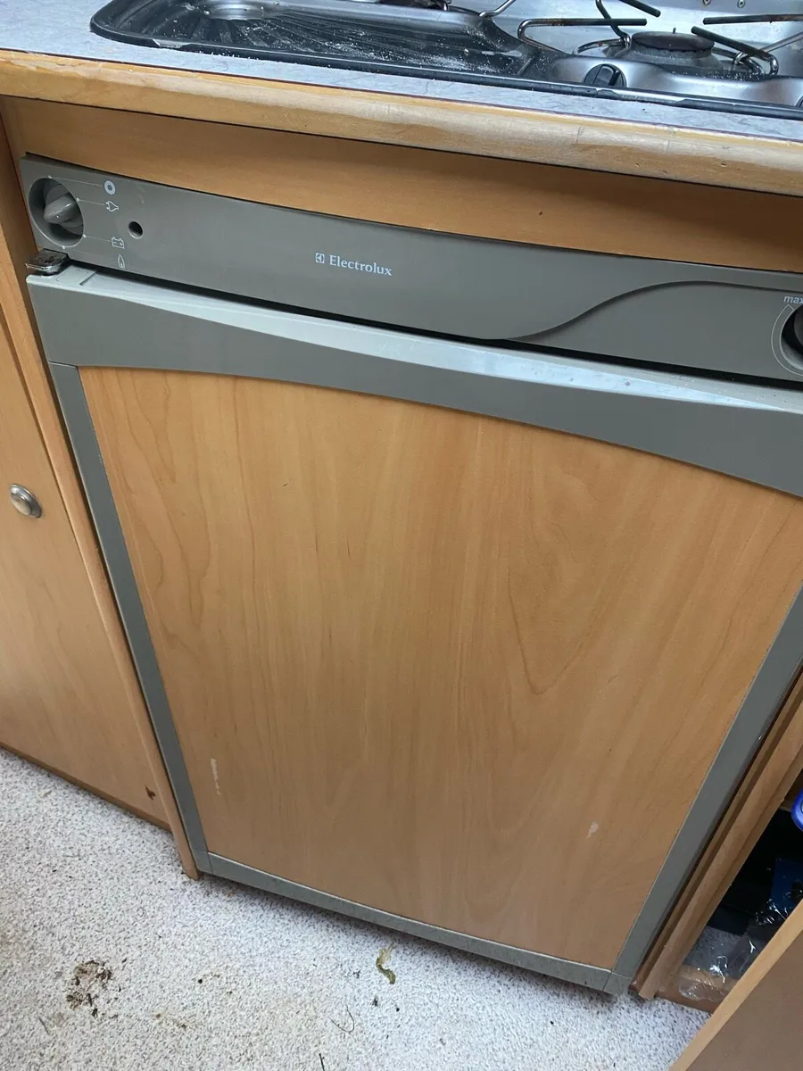 Caravan windows, hobs,sinks,skylights - Image 2