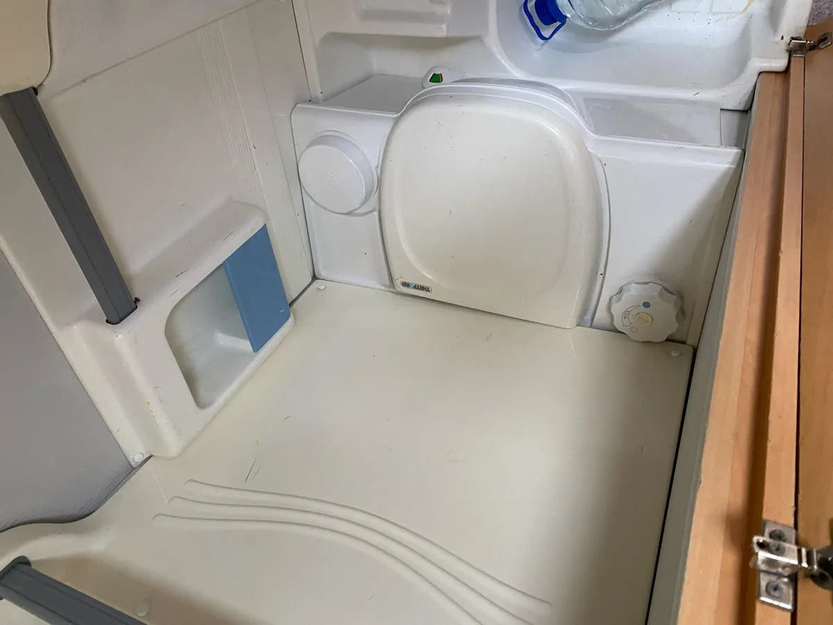 Caravan windows, hobs,sinks,skylights - Image 3