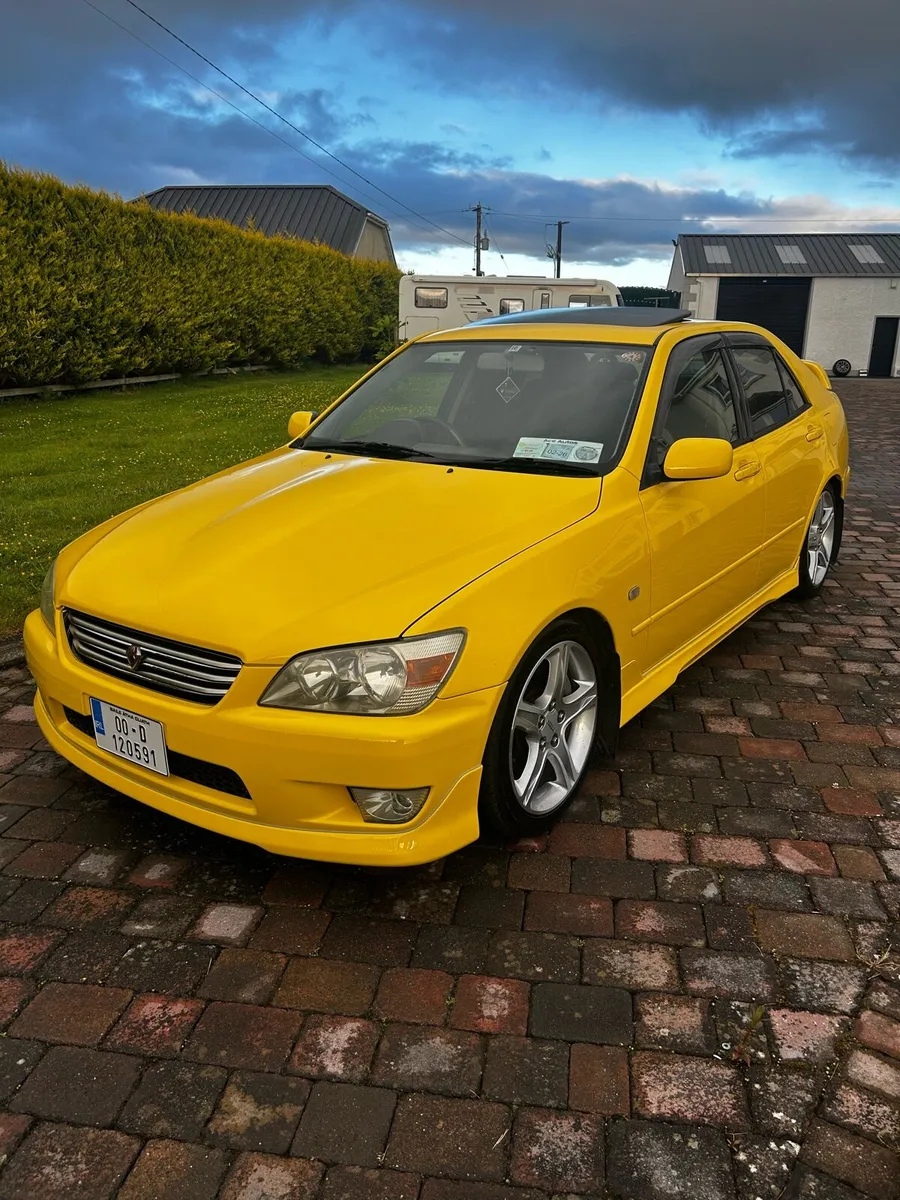Genuine Yellow Toyota Altezza - Image 2