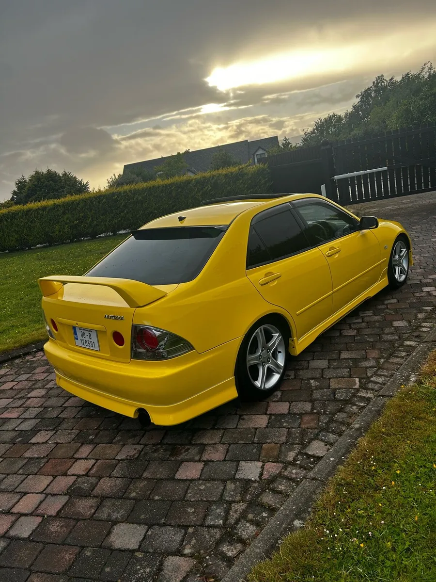 Genuine Yellow Toyota Altezza - Image 4