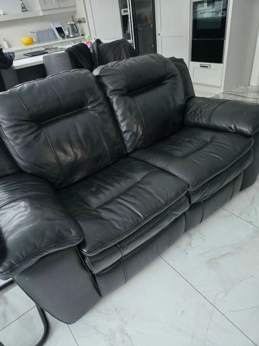 Recliners Sofa 2 seater 2 armchairs and table - Image 3