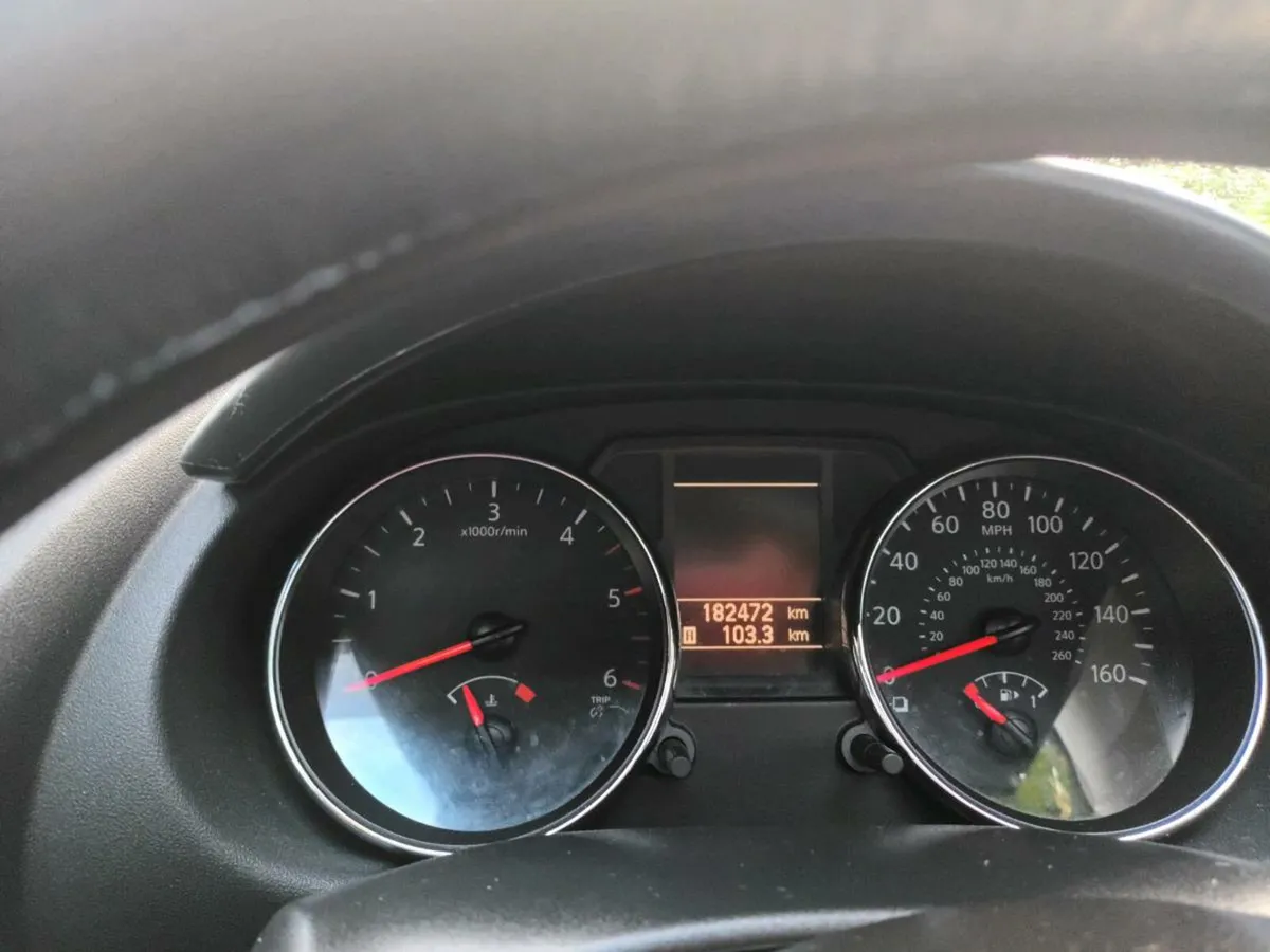 Nissan quashqai 1.5 2013 - Image 2
