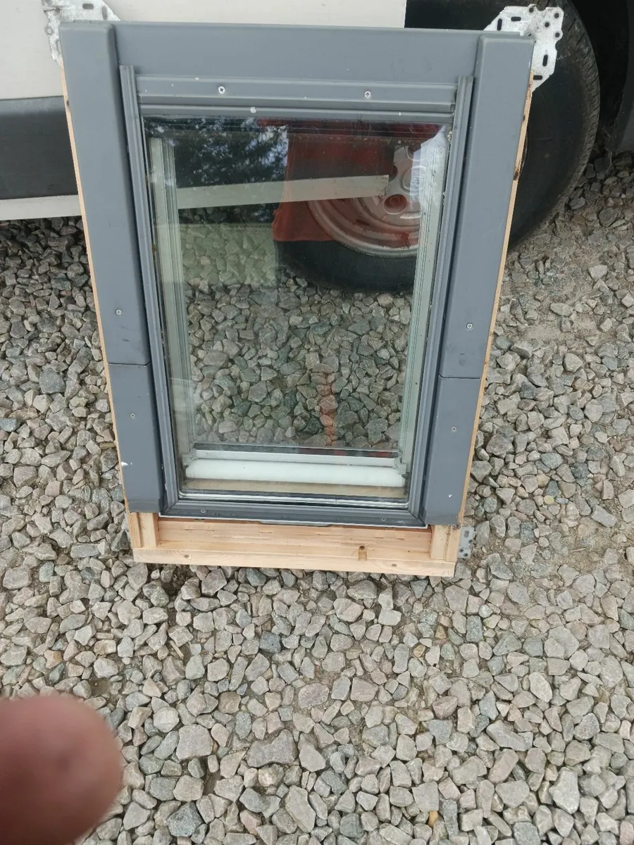 Velu  windows  complete wiyh slate flashing - Image 3