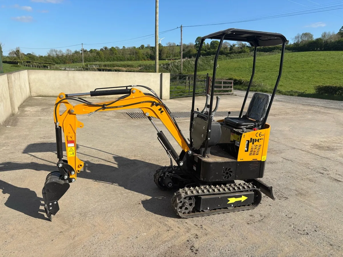 Mini digger - Image 1