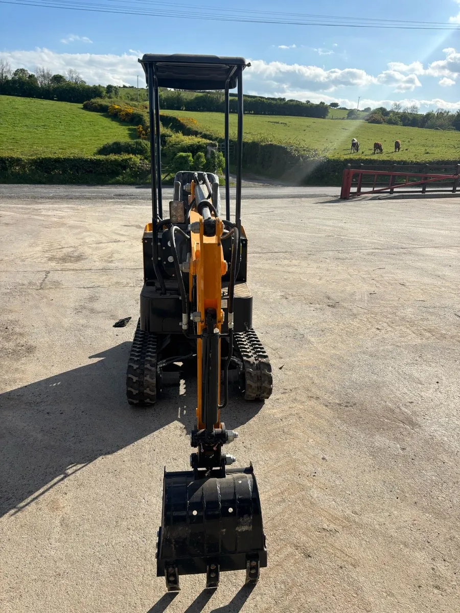 Mini digger - Image 2