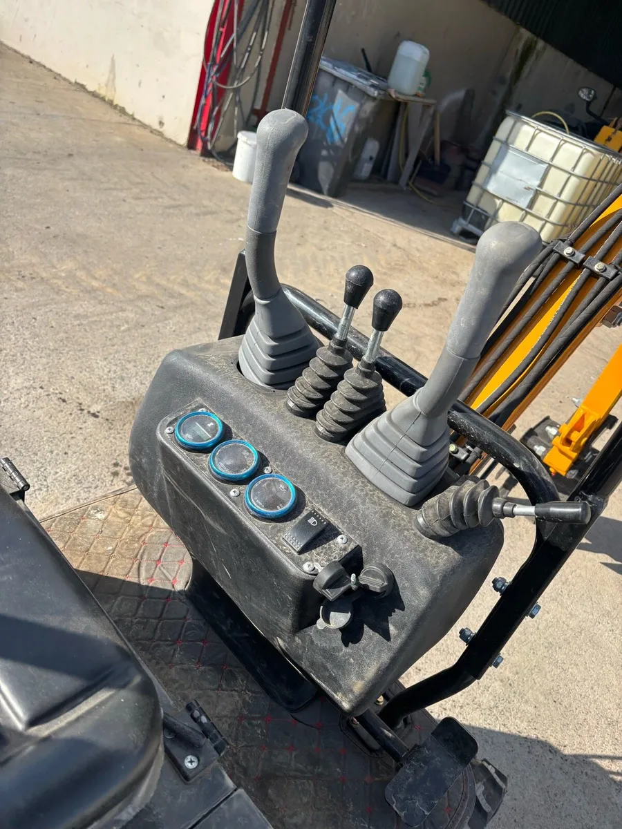 Mini digger - Image 4