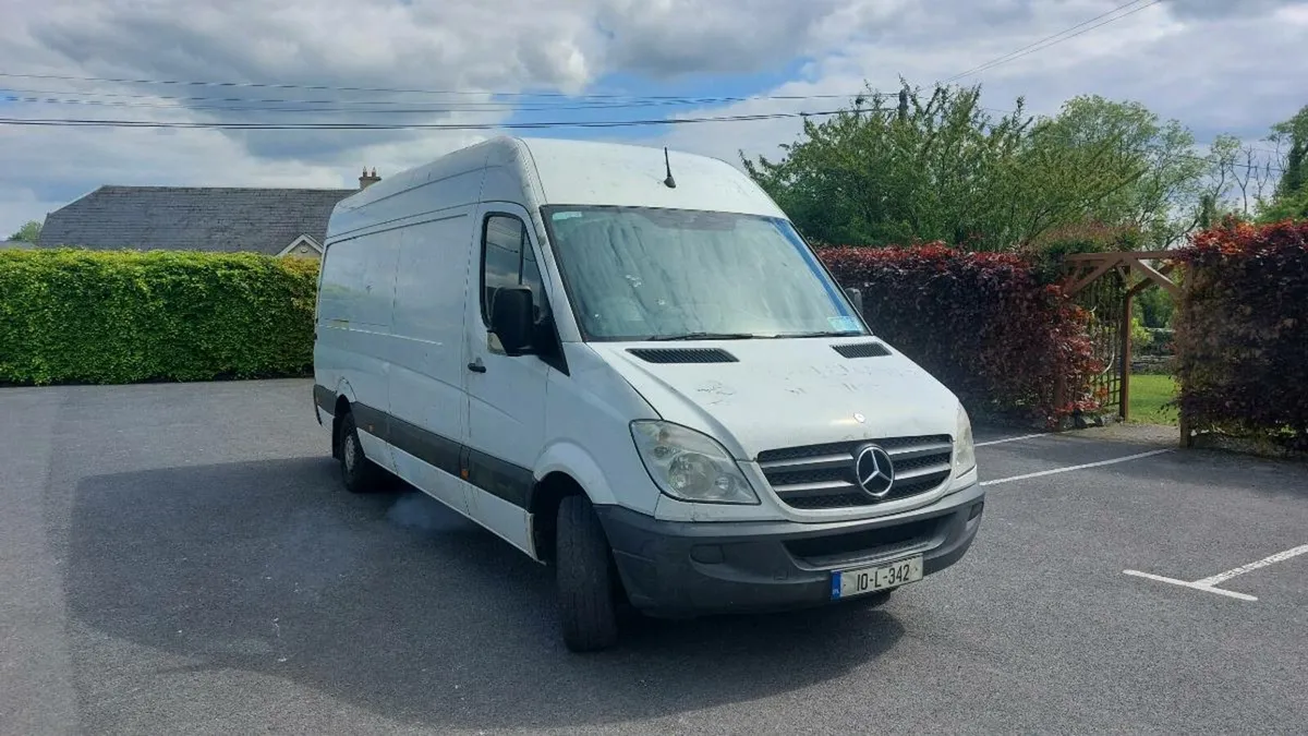 !! READ AD !! Mercedes Sprinter 2010 - Image 1