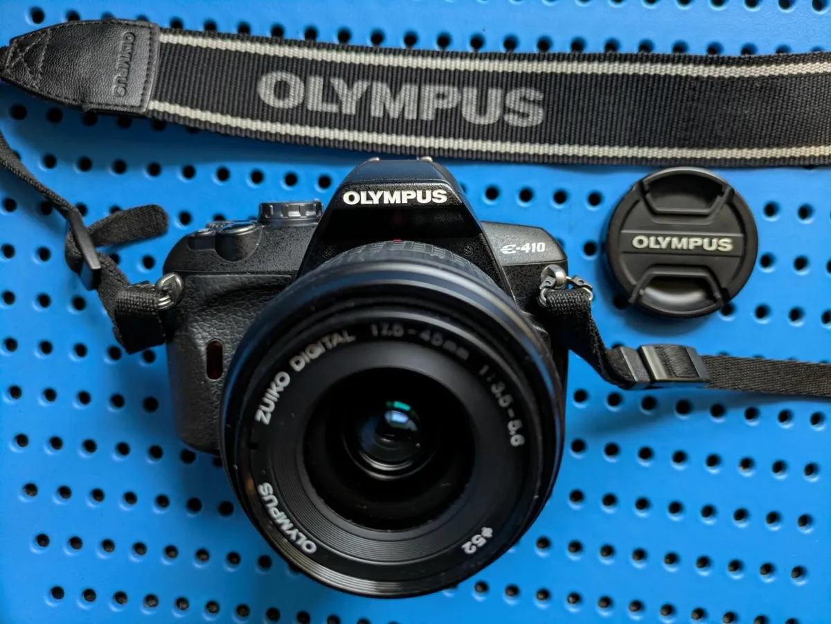 Olympus E410 DSLR camera+ Zuiko 17.5-45mm lens - Image 1