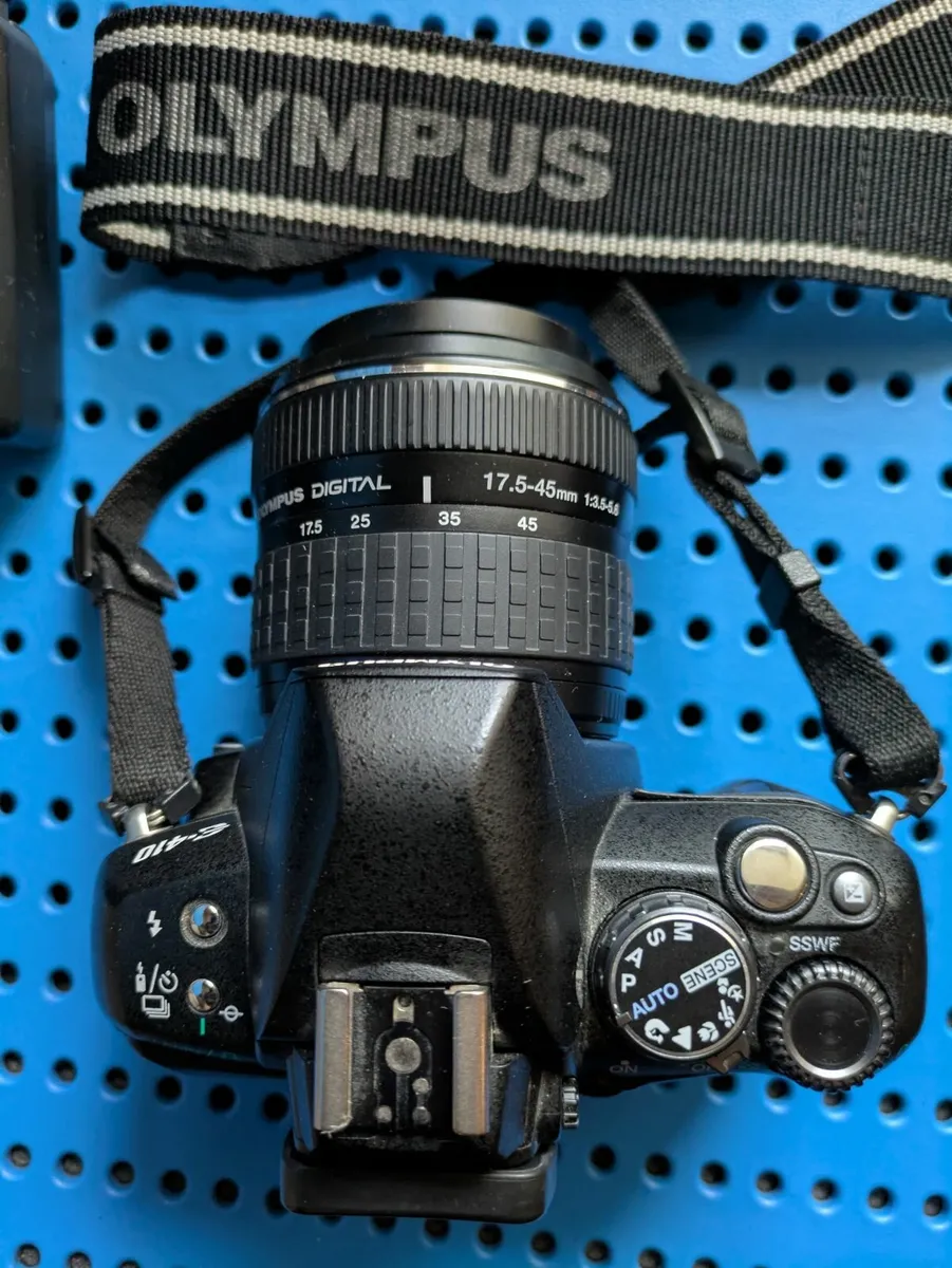 Olympus E410 DSLR camera+ Zuiko 17.5-45mm lens - Image 3