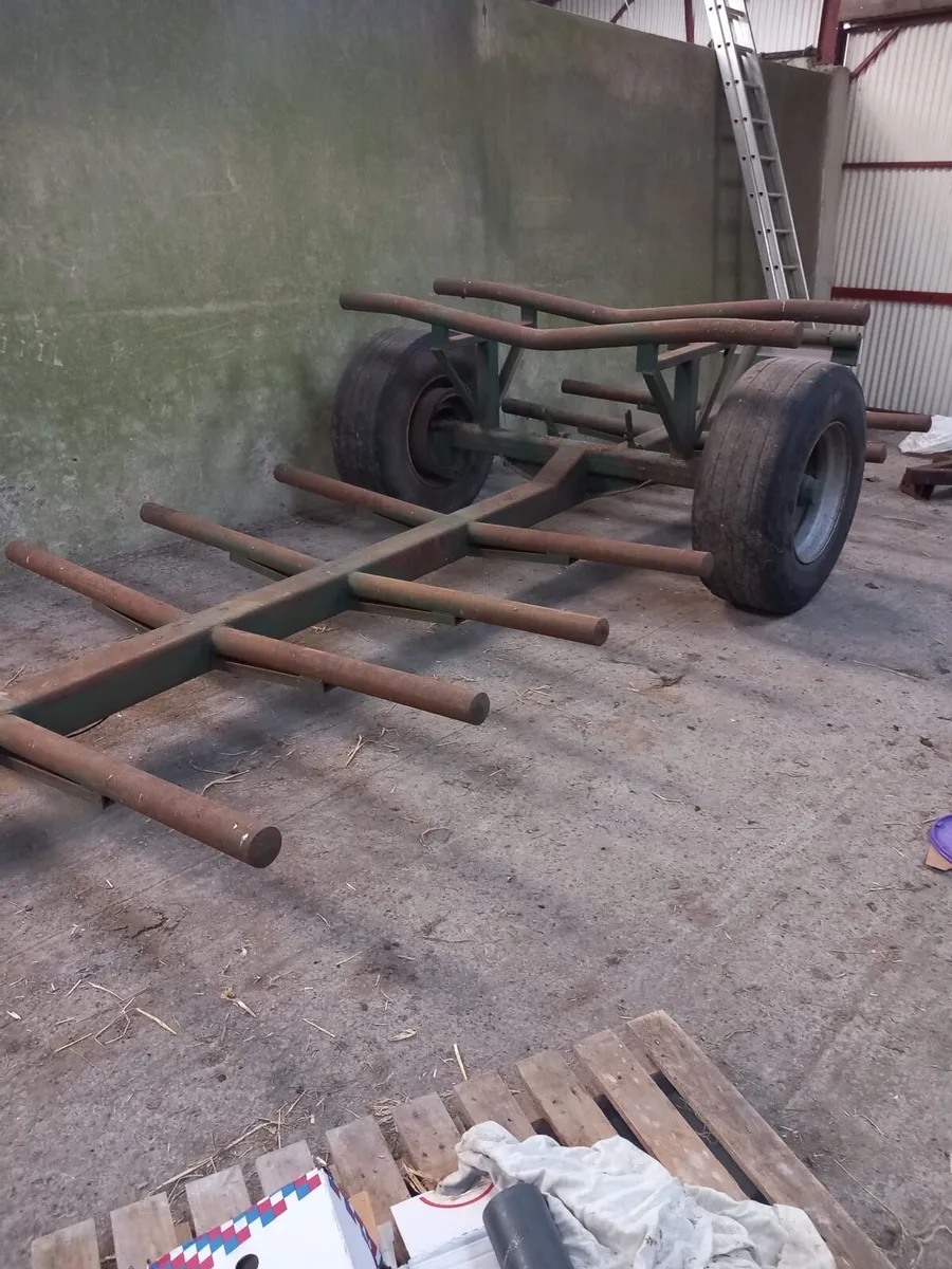 Bale trailer - Image 1