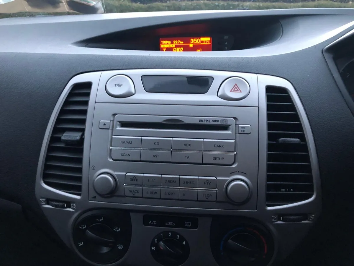 2010 Hyundai i20 *Low Mileage* - Image 4