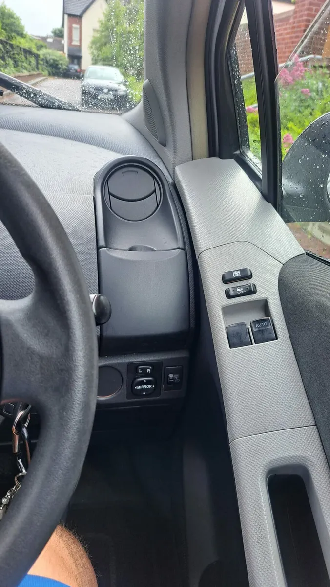 Yaris 1.0 petrol Fresh  nct tax low milage - Image 3