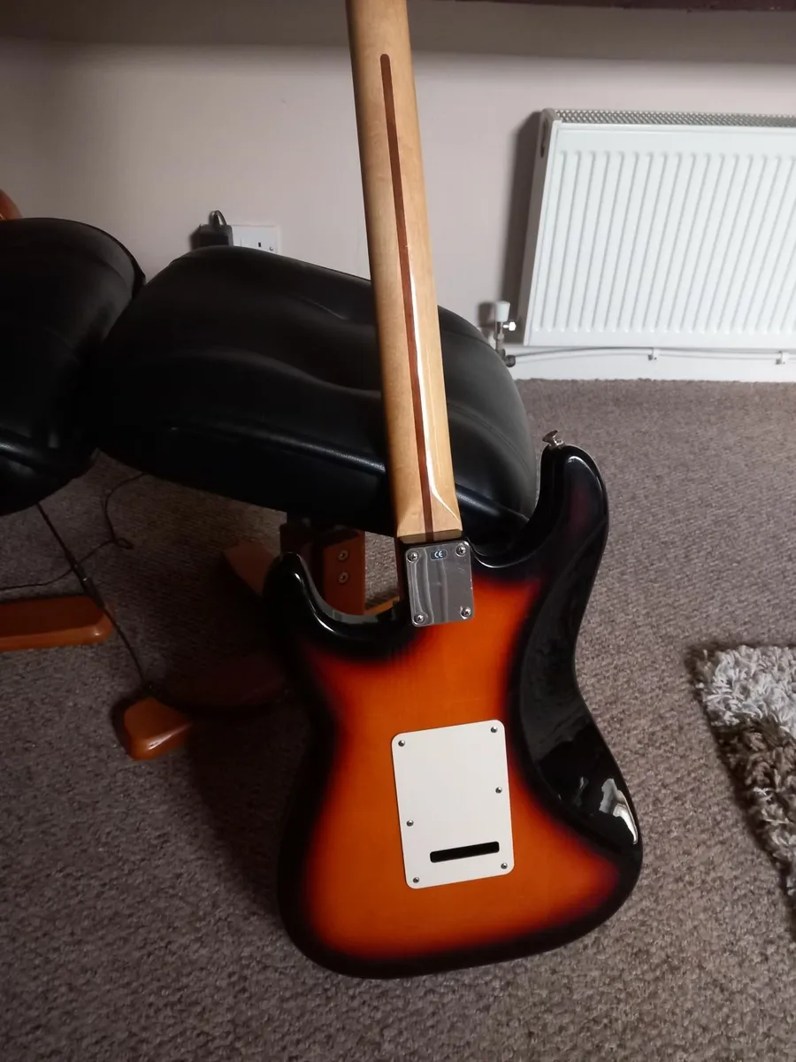 Guitars - Image 4
