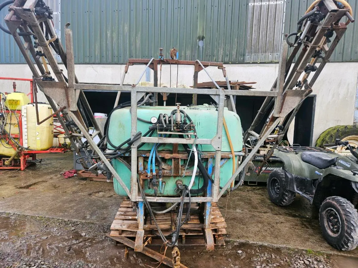 Berthoud 1000lit sprayer - Image 1